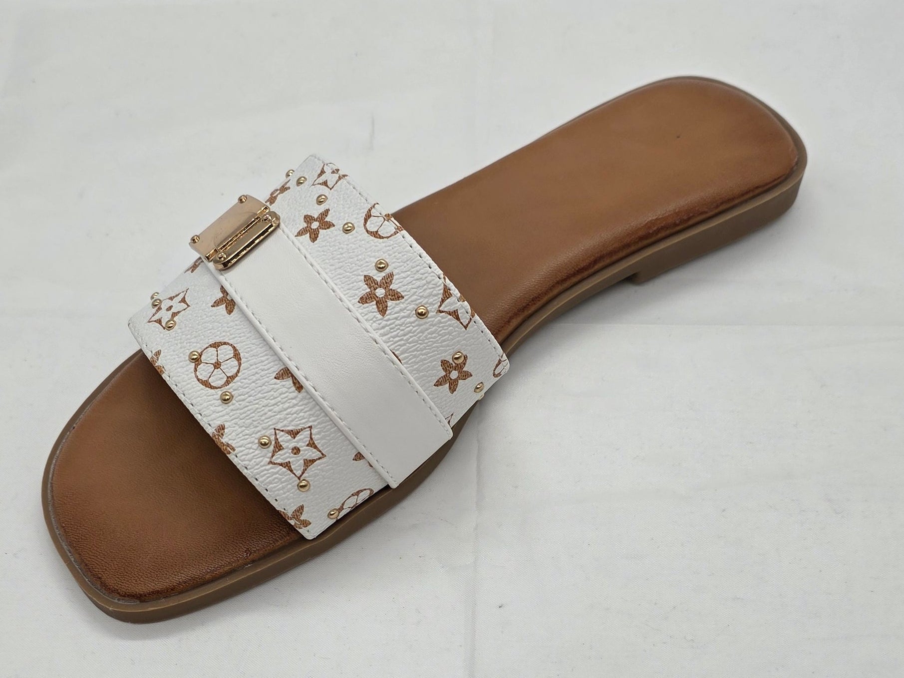 WHITE SLIDERS
